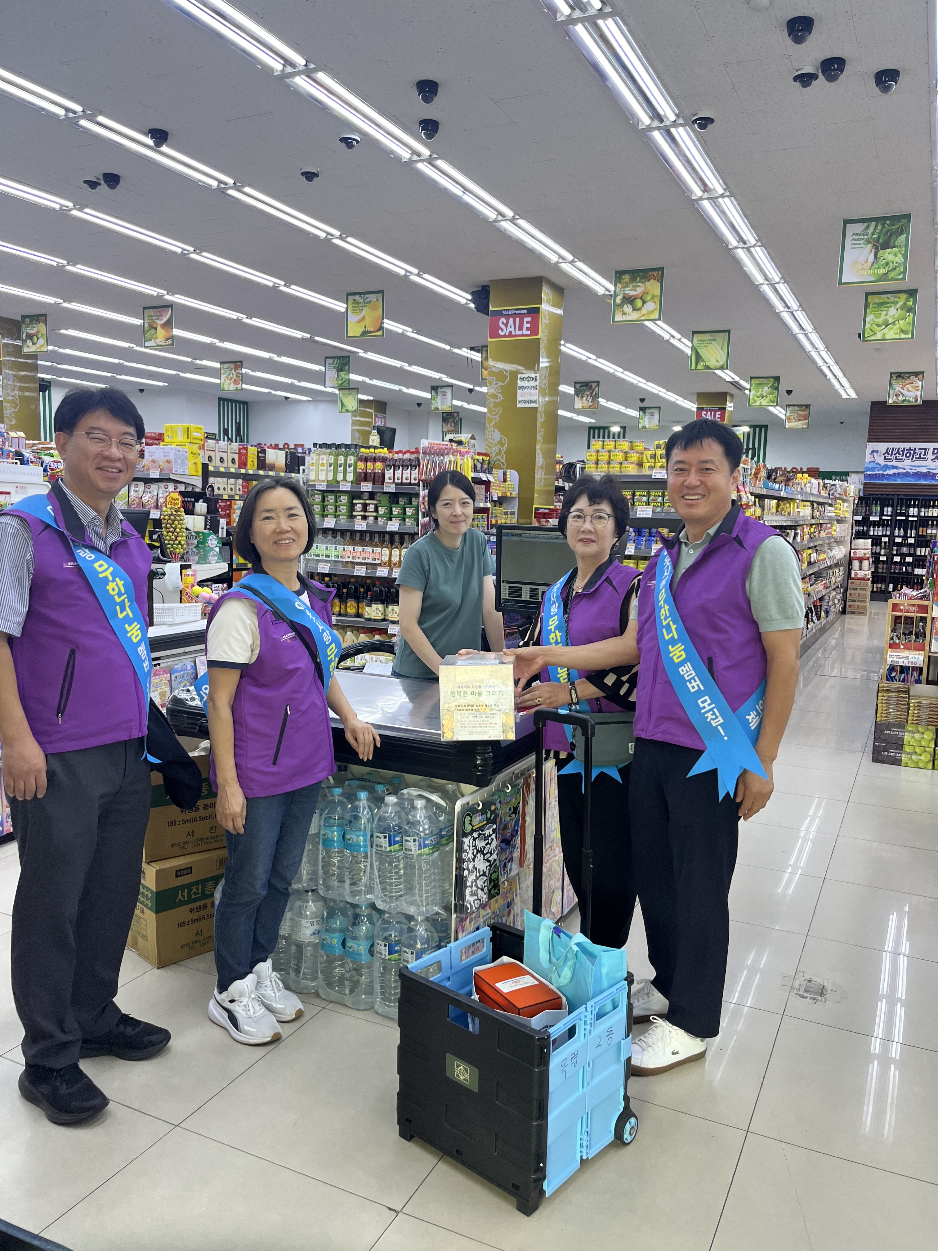 연수구 옥련2동 지역사회보장협의체는 지역 내 나눔문화 확산과 복지 사각지대 해소를 위한 무한나눔멤버 모집활동을 진행하며 주민과 상권이 함께하는 따뜻한 복지 공동체 조성에 앞장서고 있다